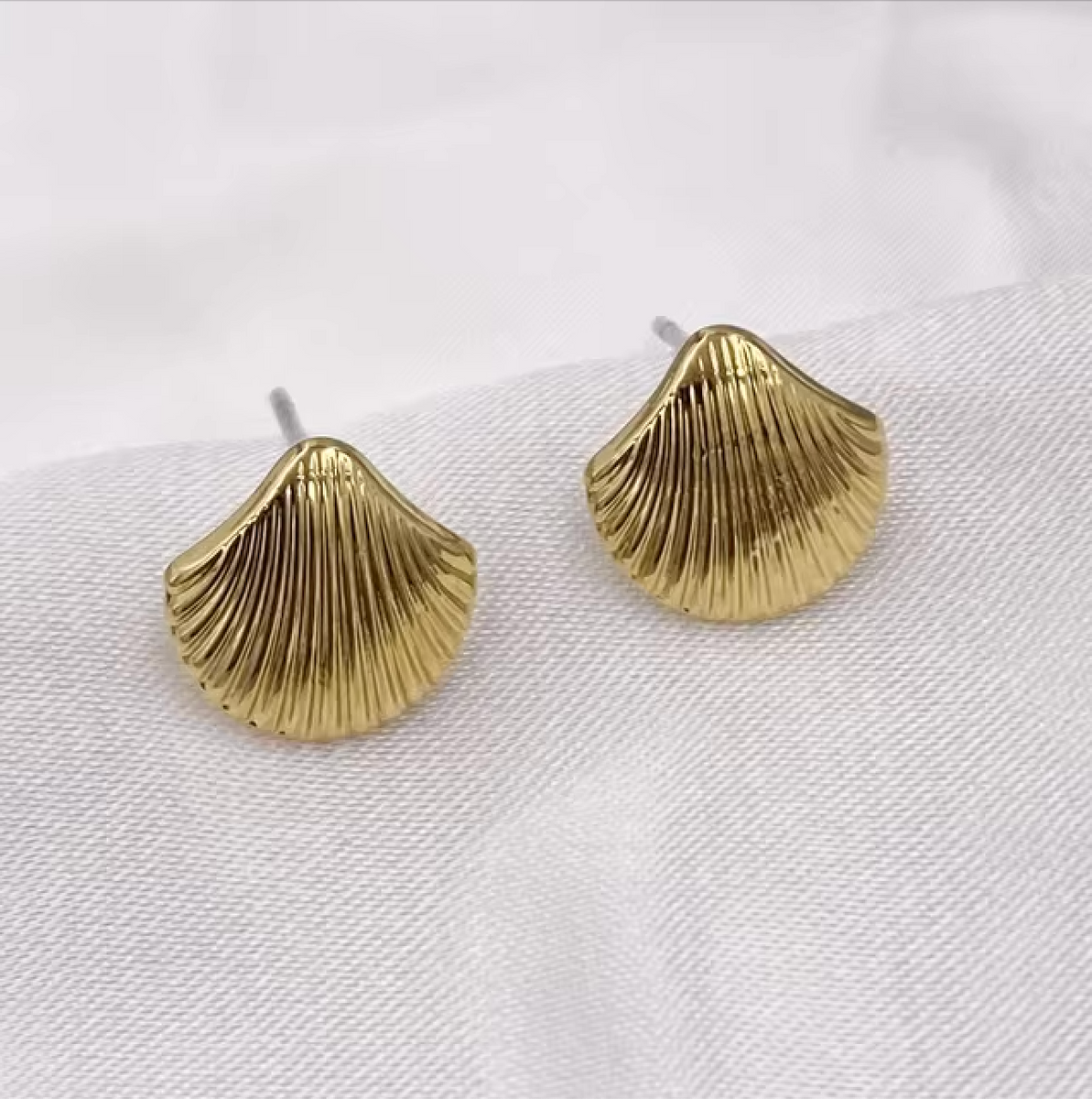 イヤリング Mini Slot Earring - Ivi - Egg Shell - Or Ivi Mini Slot Earring - Egg Shell - Or in Gold | THE LIST