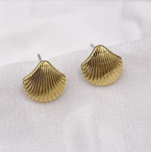 Load image into Gallery viewer, Mini Shell Earrings
