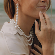 Load image into Gallery viewer, Margarite Pearl Earrings
